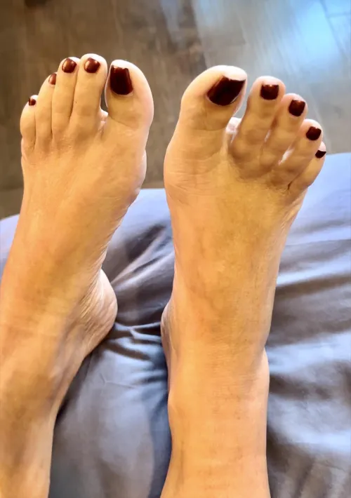 Mature Feet & Fall Toes!