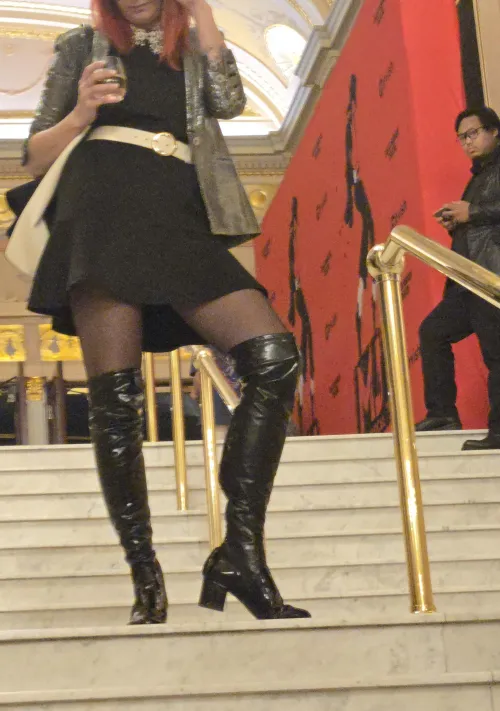 Of course he couldn't look away.. would you also stare?