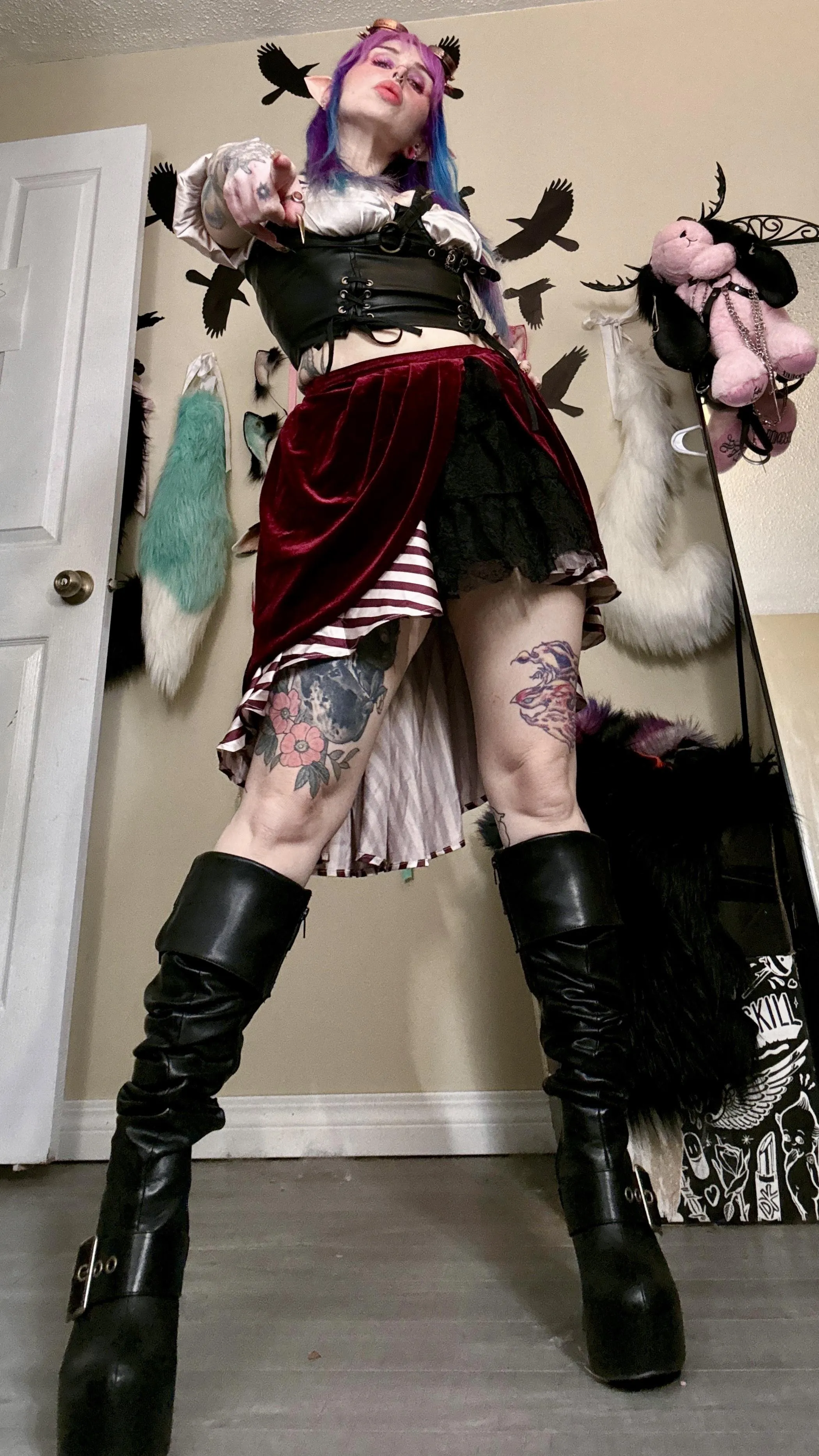 On your knees Pet my boots need your tongue to shine them! 😈