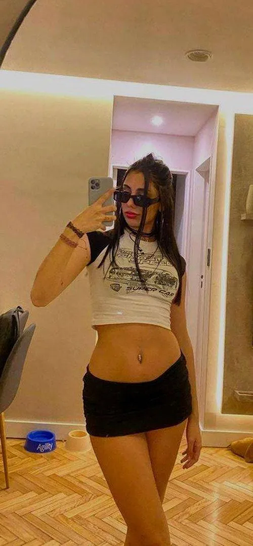 sweet face with sexy hips