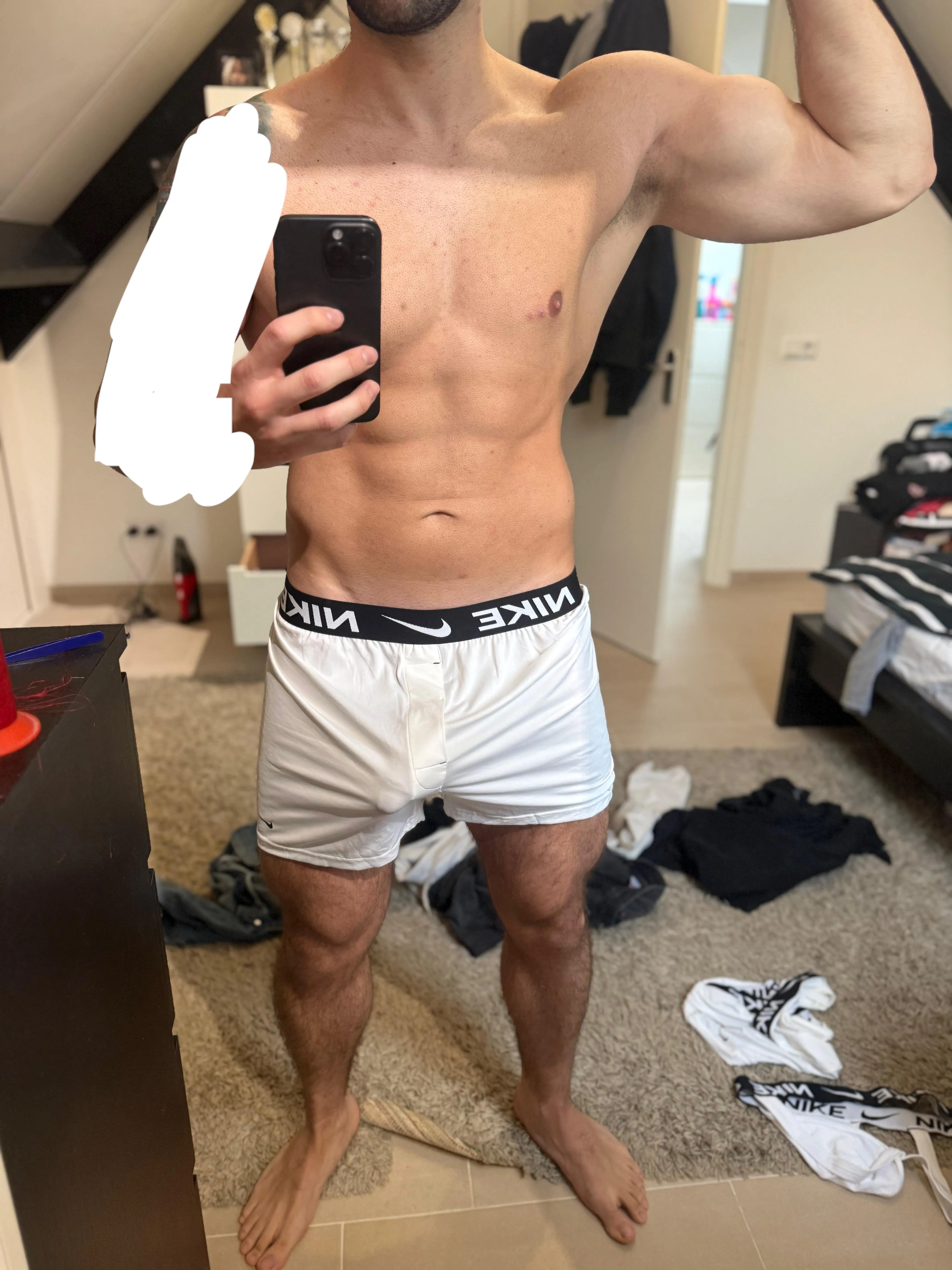 U like my white nikes?