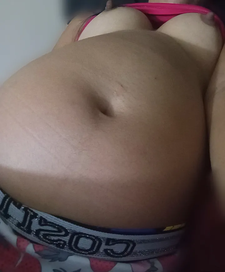 Do you like my belly? Look at my nipples, single and ready.