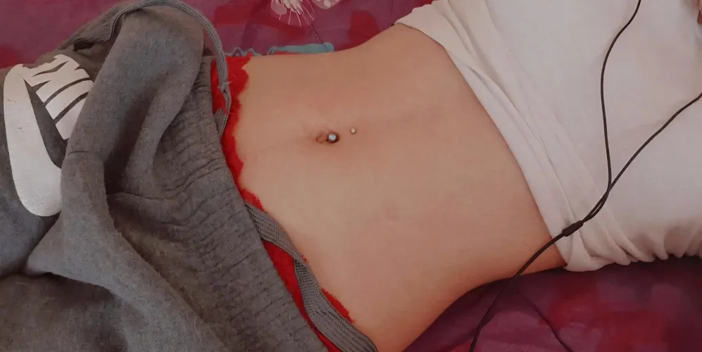 Because my navel ring deserves the attention 😘