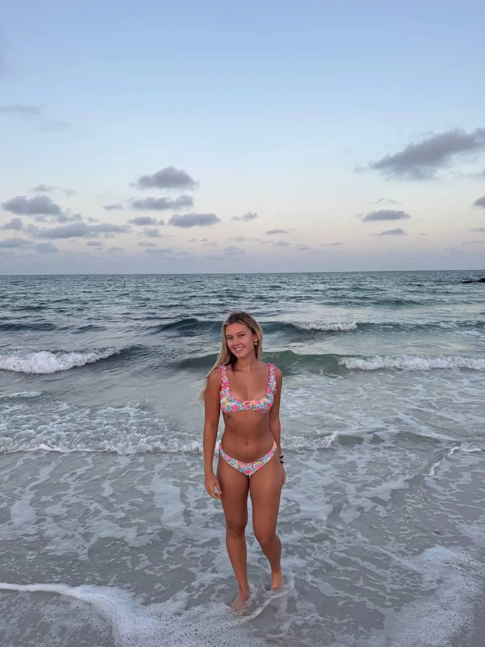 Super hot and tiny fit blondie