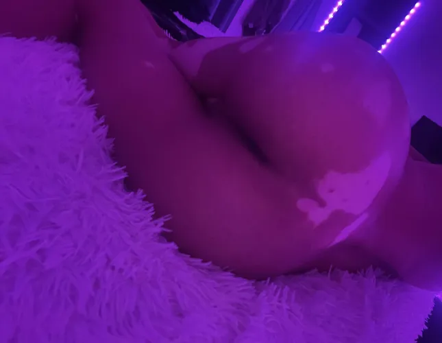 18 my tight ass craves big dicks