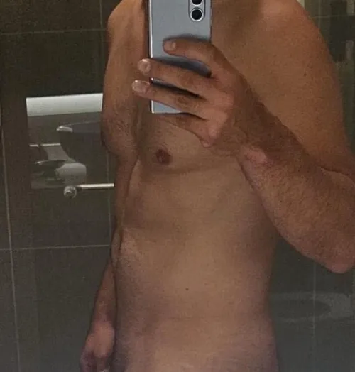 Very tall, fit and respectful bull seeks seeking fun couples, singles.