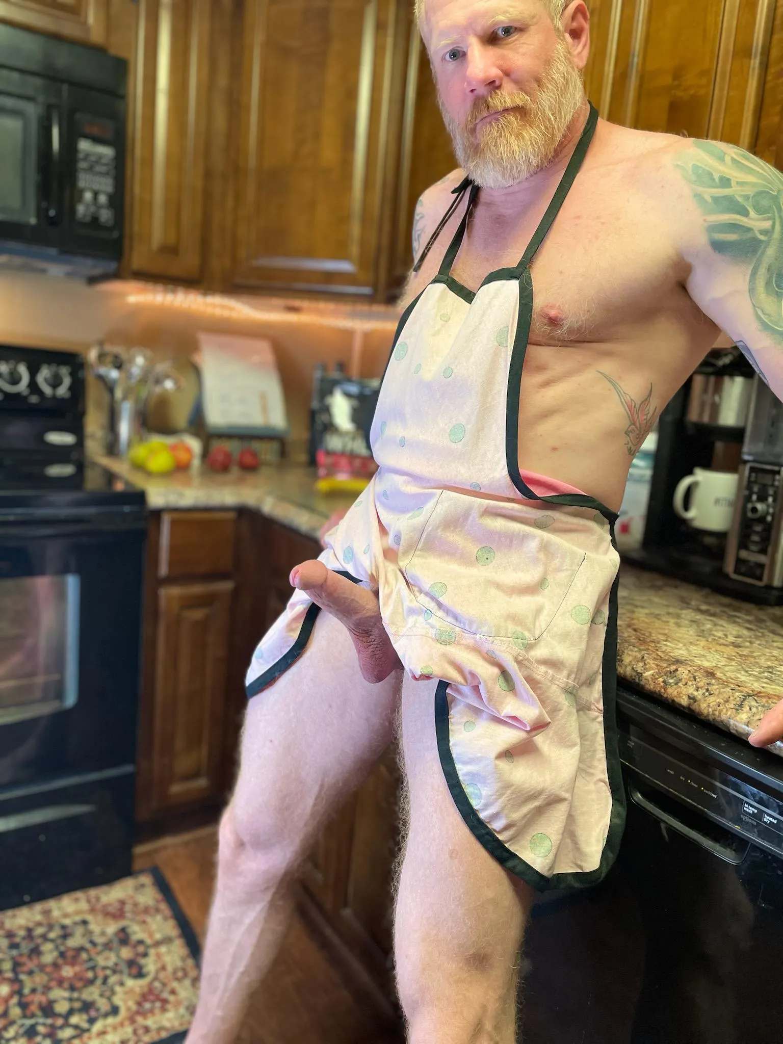 (52) Georgia. Help me in the kitchen?