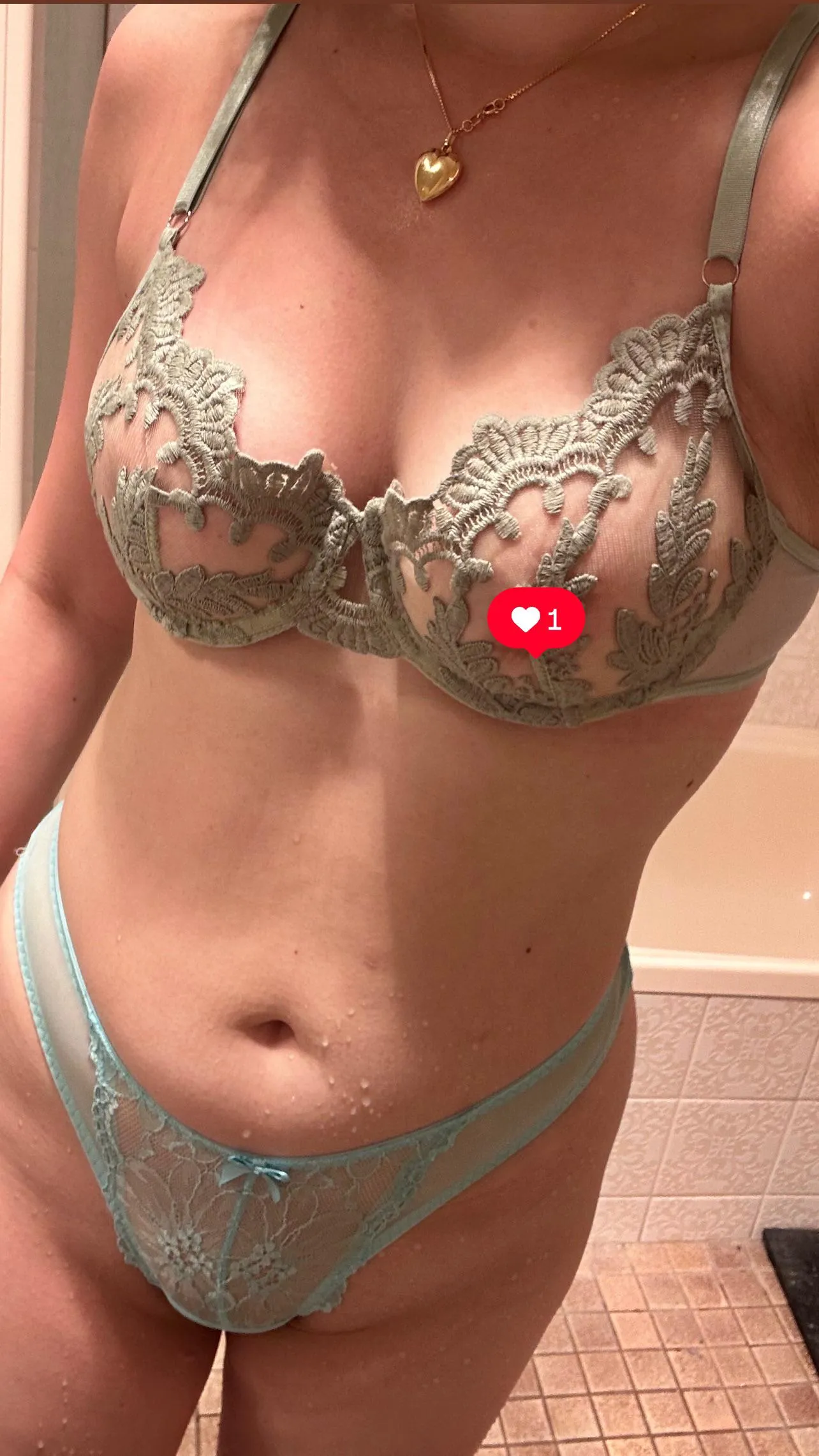 Happy Sunday and good morning everyone from this 33- year old Asian girly 😃