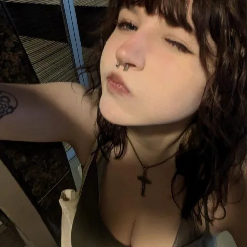 Horny and home alone ,do you mind changing the vibe??