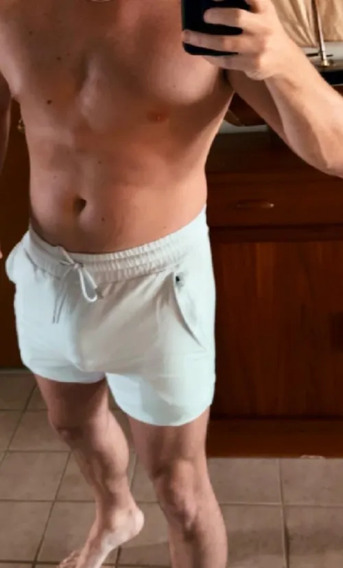 [m4mf] 35 fit good looking hung looking for a couple for some fun times. Laid back and respectful.