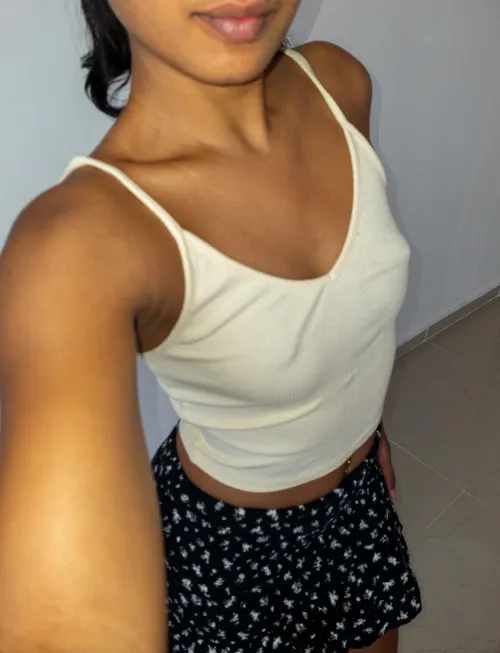 Pas de soutif aujourd'hui 😝