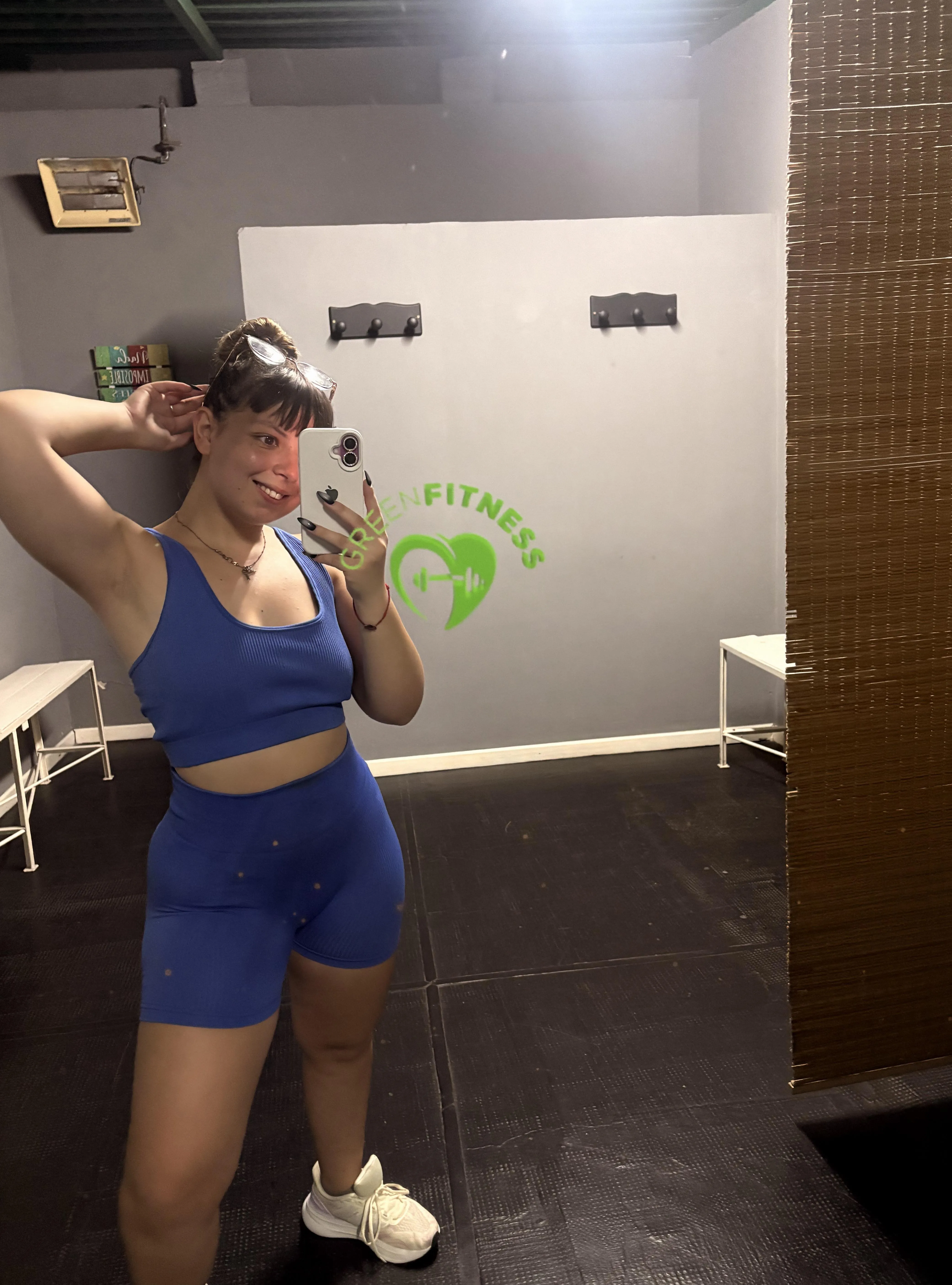 Tu sais ce que tu veux, alors dis-le moi.