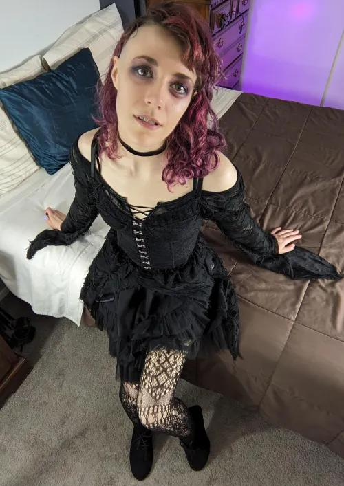 would you date a goth? 🖤 [Return Our 3P Tools/Apps]