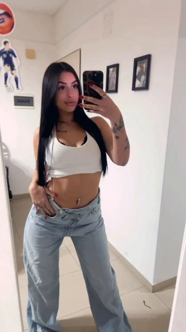 21f I would like to go discreet with a serious dude rn