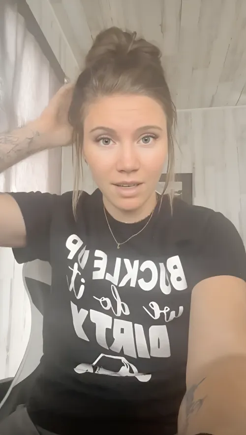 Can I send you nudes… even if you’re married? Yes or no 🔥