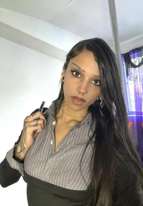 Showing off the cat eyeliner for today <3