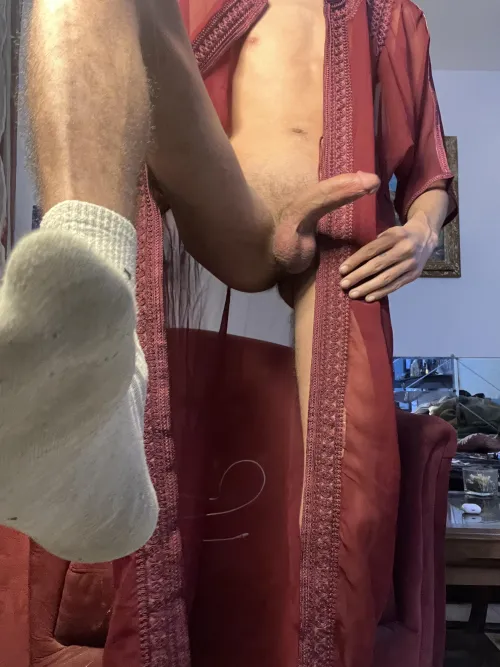 take a sniff from this arab feet bro