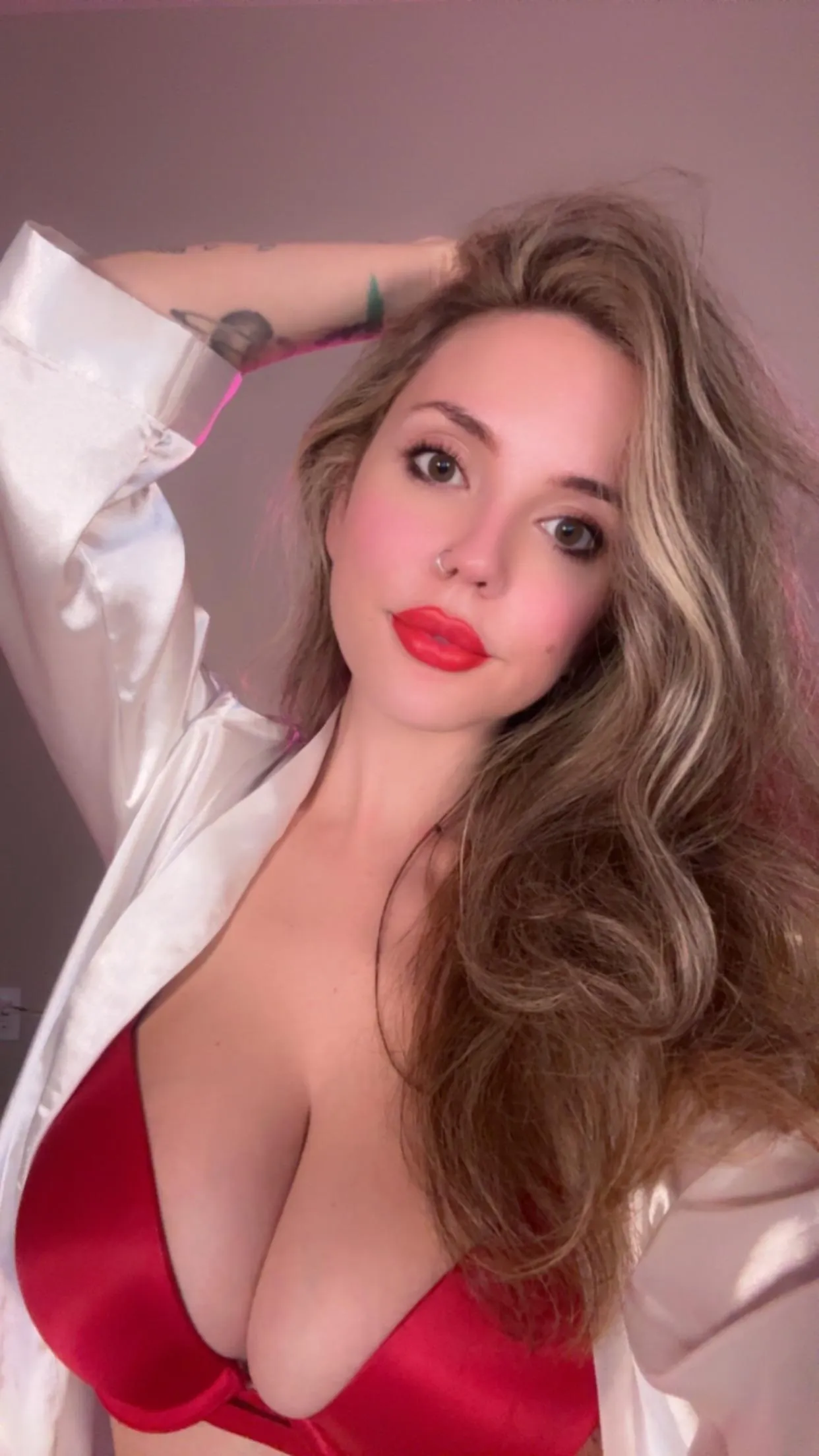 Paid sexting and video calls on my snap : Marielar7410 and Skype follow my link in the bio ❤️