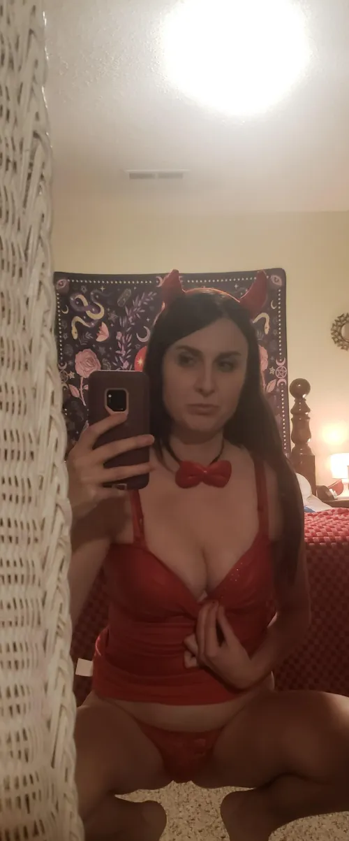 Call me Horn-squito 👄🌬 I'll suck your fluids out 💦😈