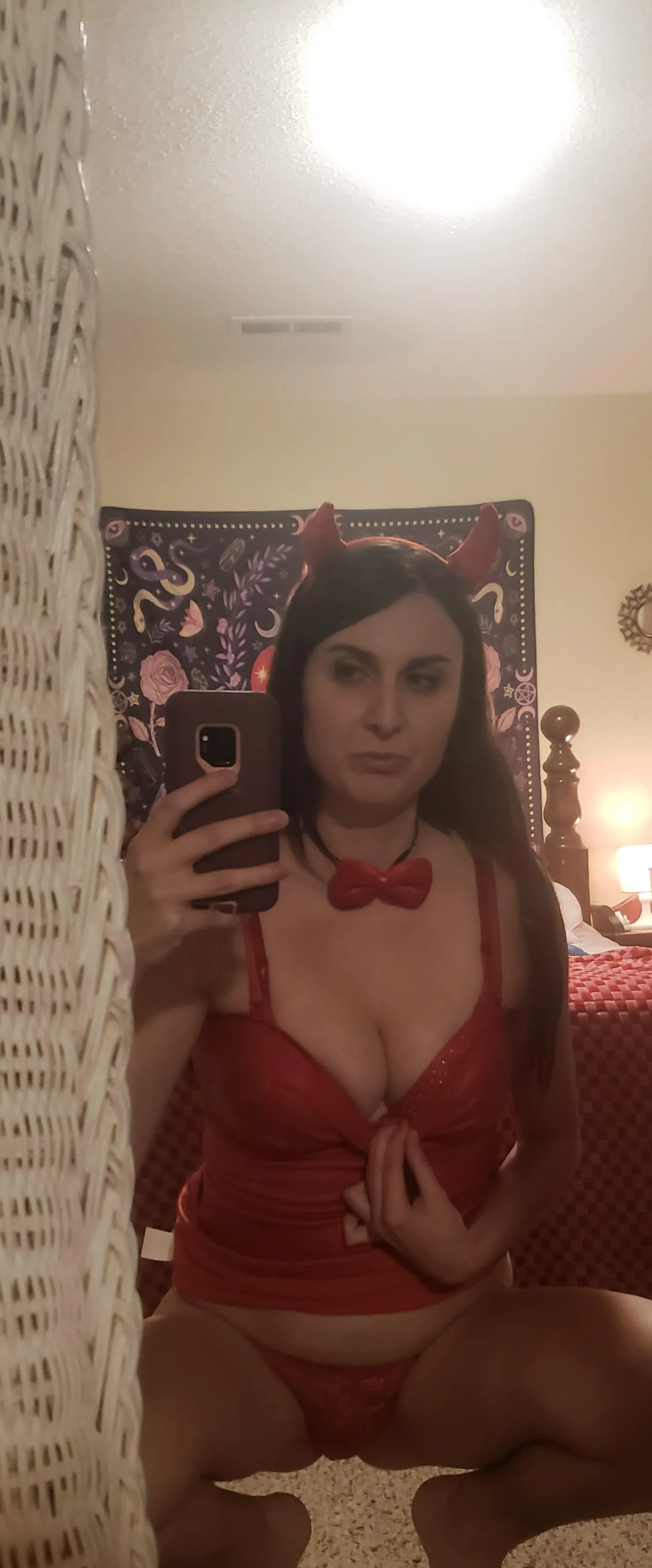 Call me Horn-squito 👄🌬 I'll suck your fluids out 💦😈