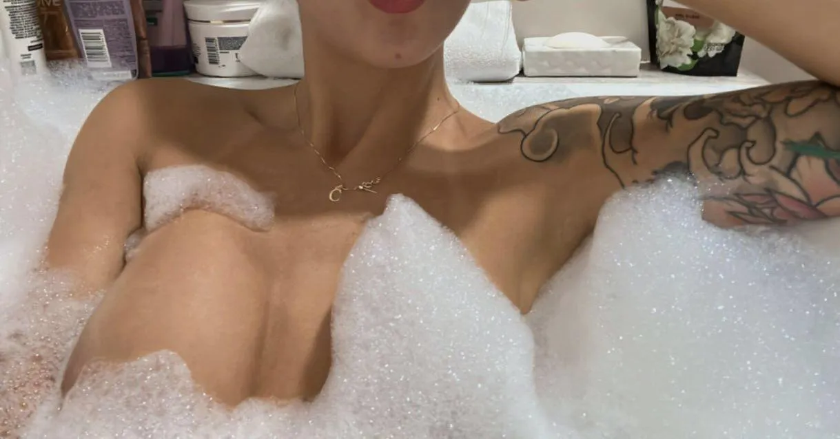 OMFG!!! Met a Reddit stranger last Thursday, he was 8+ inches, I sucked his thick dick, got pumped full and then squirted all over his face