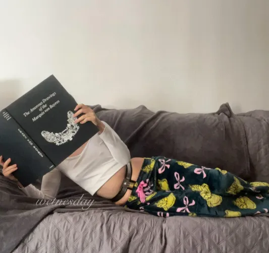 Reading one mof my last acquisitions for my forbidden book collection…🎀