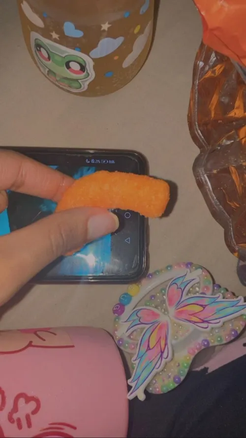 Reminder to all my littles to grab snackies, your bottle/ sippy and watch a comfort show! You deserve it 🌸💕