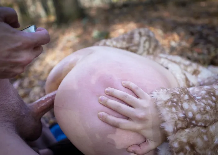 She Always Wants Photos F25/M55