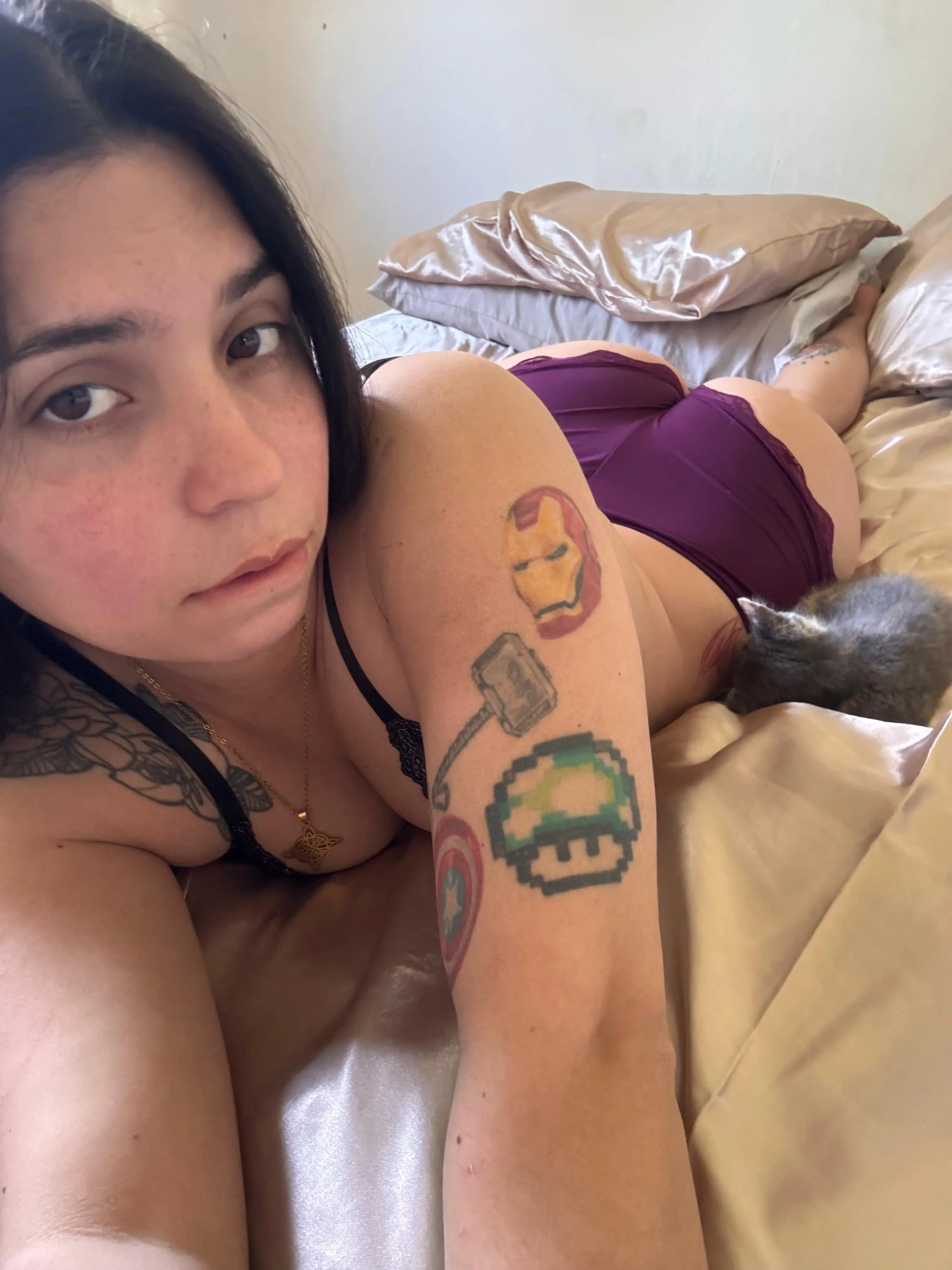 Fühl mich hässlich.. würdest du mich trost ficken? 🥹