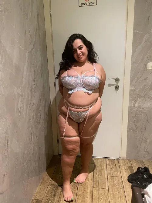 introducing me to 300 pounds in lingerie