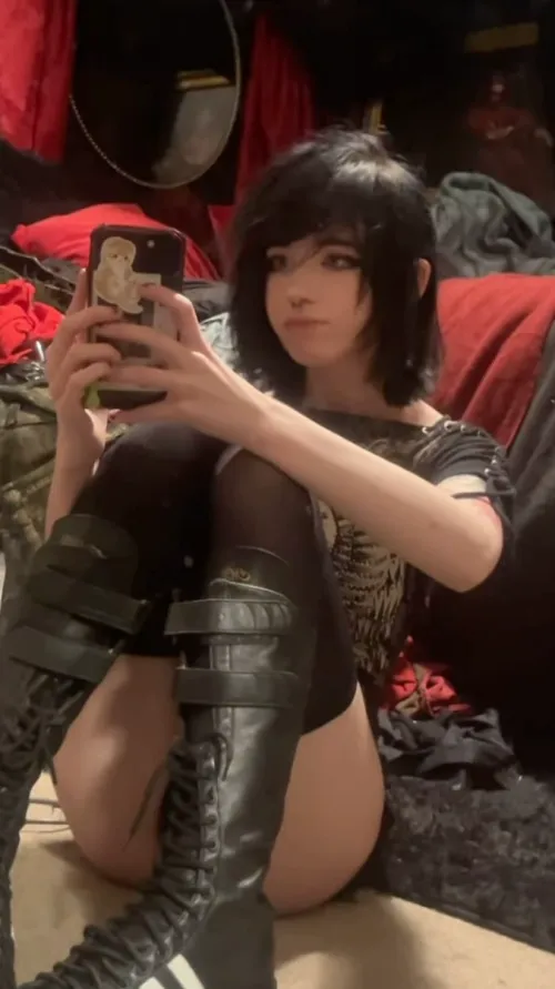 wld u be mad at me if i distract u while ur playing?