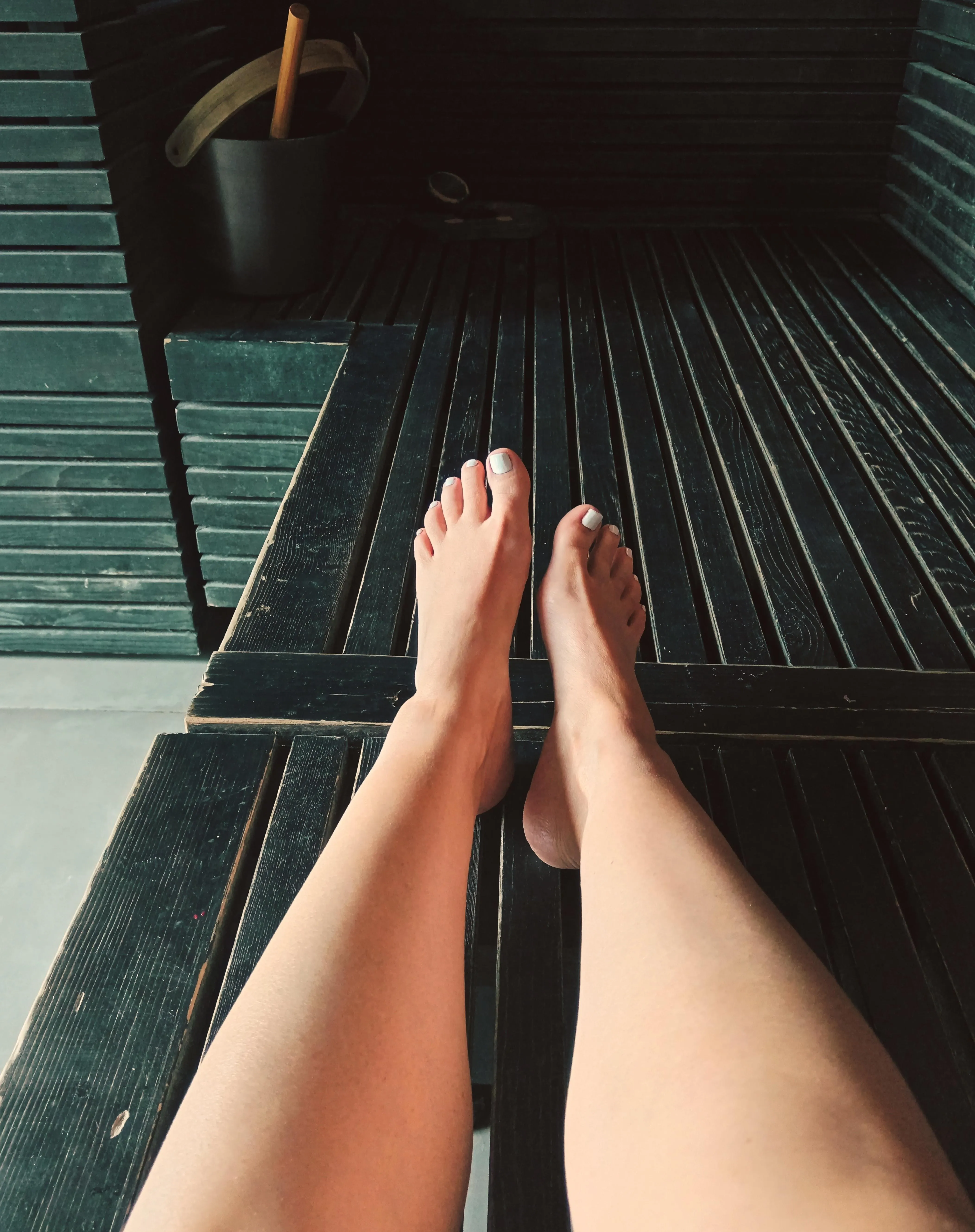 White toes getting hot and steamy in the sauna 🔥