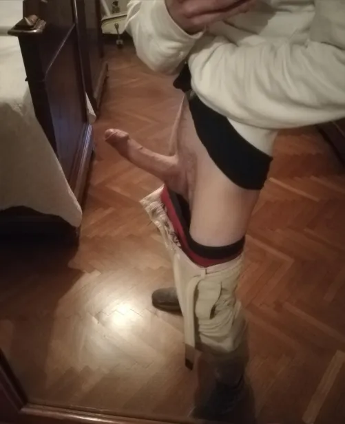 20yo twink if I’m bigger you have to upvote and get in your knees