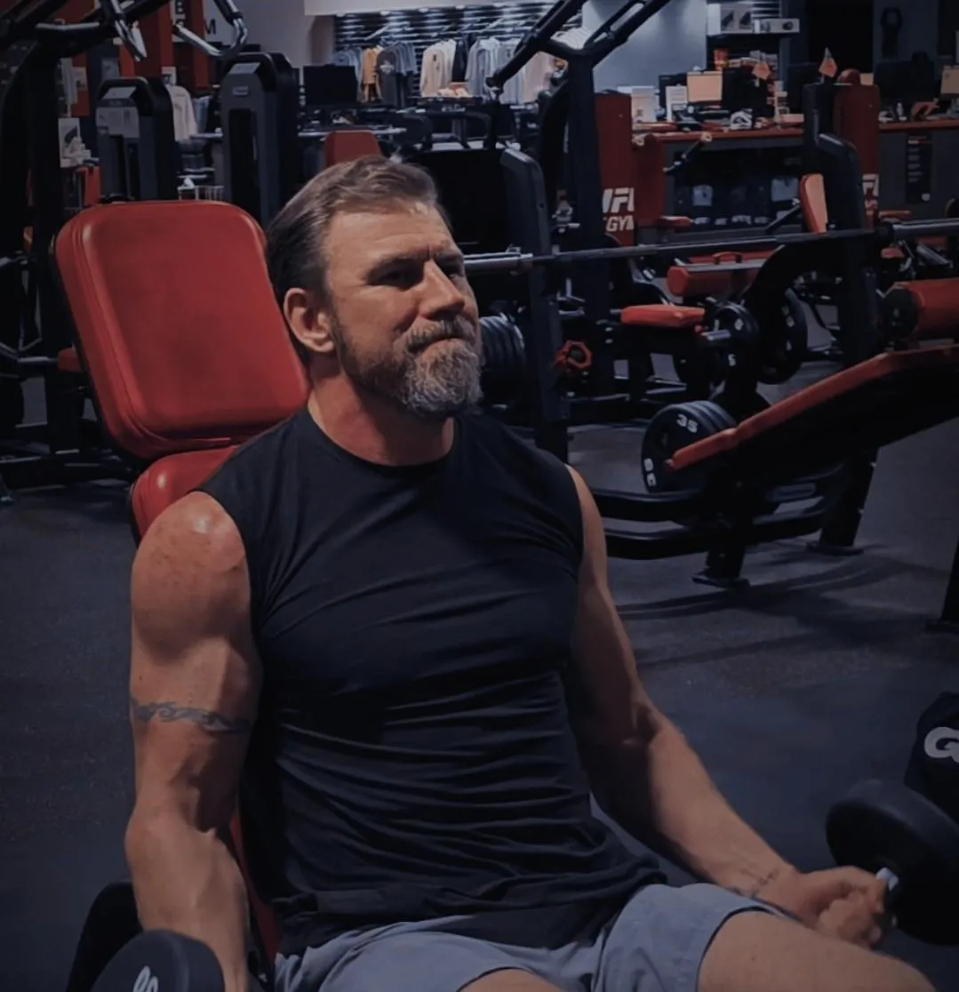 (40) Straight Nashville Local Am I a DILF?