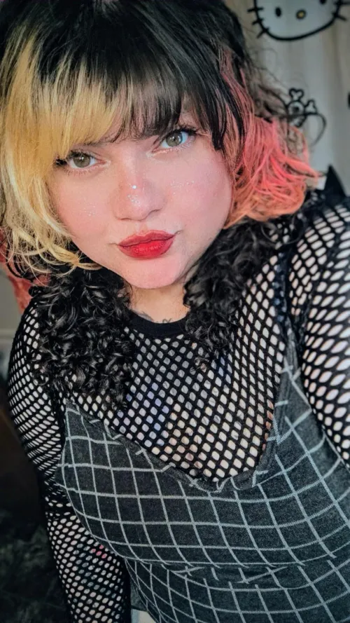 Chaos coordinated in tunes and threads.