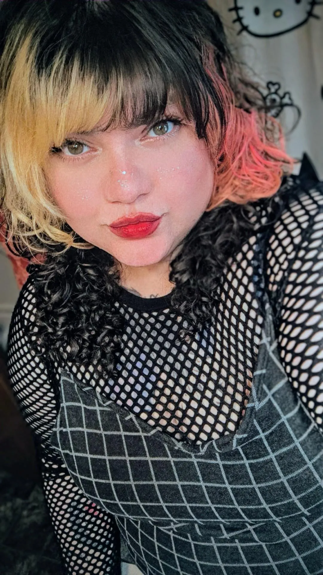 Chaos coordinated in tunes and threads.