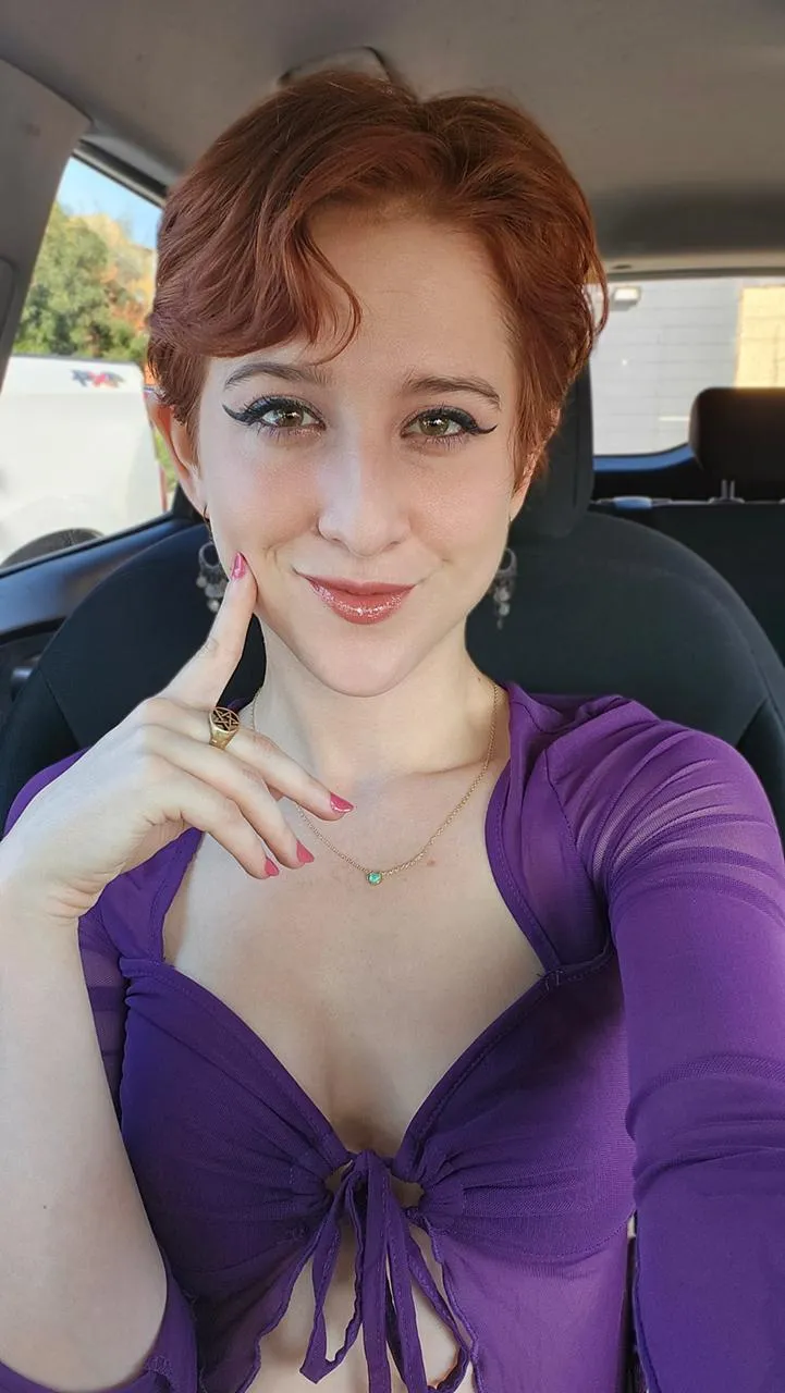 Hey!! Just swinging by to announce that my OnlyFans is only $5 until Nov 19 💙😘 Come see my clothes 100% off for 50% off!