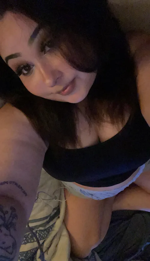 Incase no one sent you a cutie selfie today 🖤