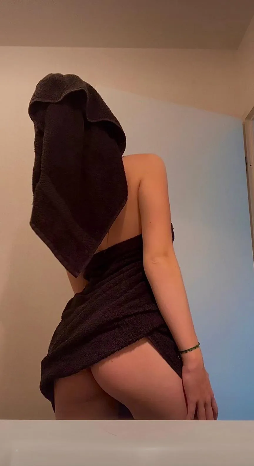 Plate me against the wall 🫦