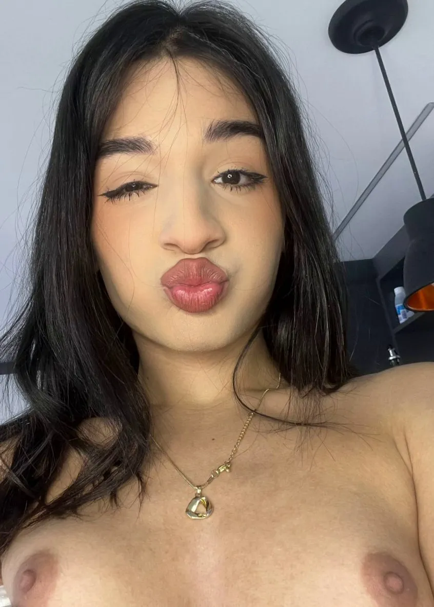 first 32 comments get a girlcock in dms :)