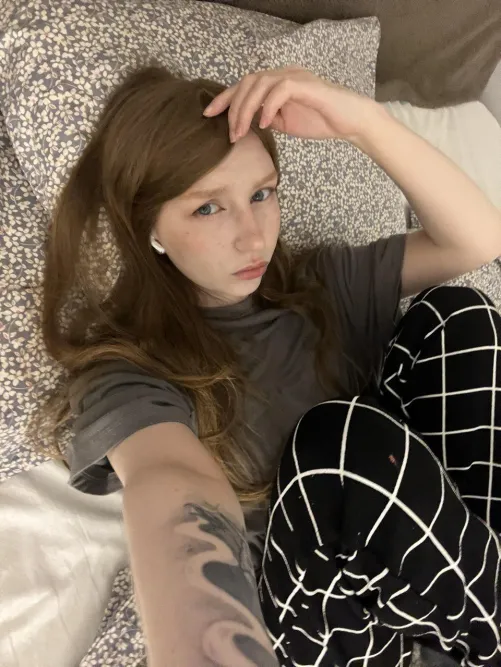 I'm lying down listening to Deftones. The best music for a lonely evening