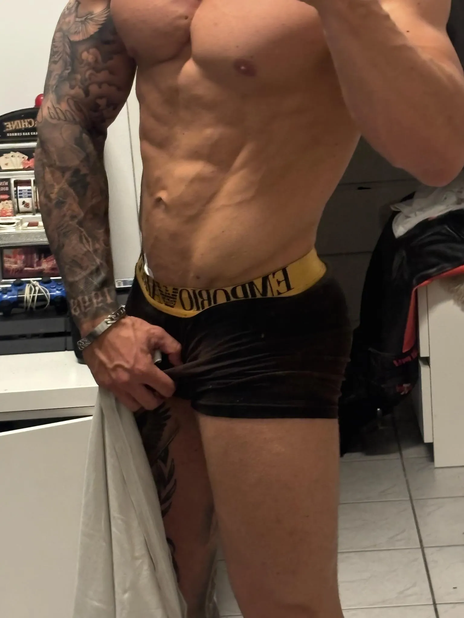 Pump so disgusting the Armani waistband is crying for help