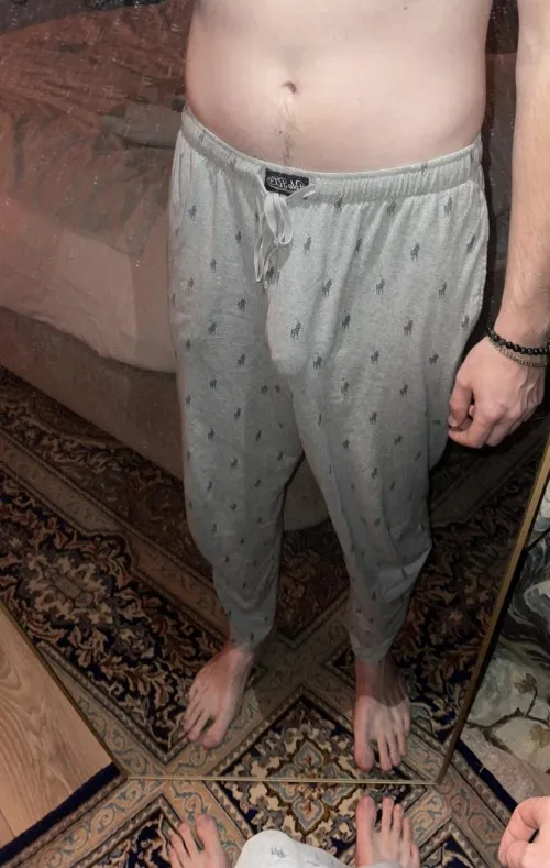 28 straight, toes and bulge