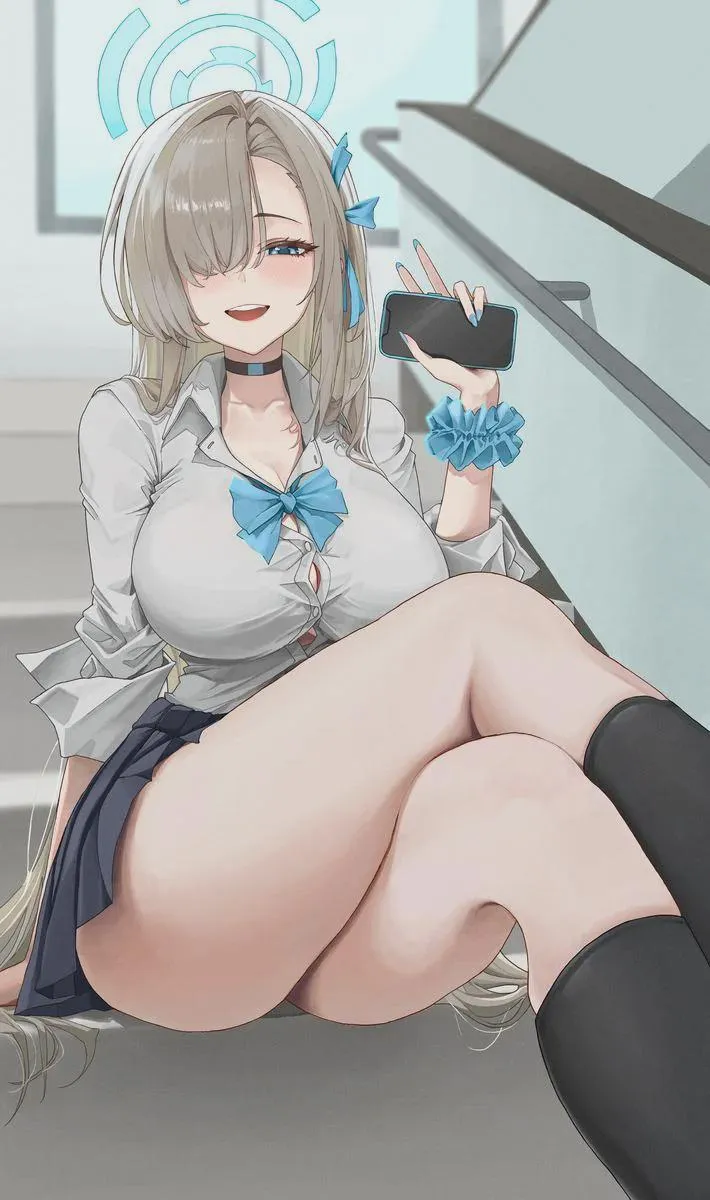 Asuna's thick thighs