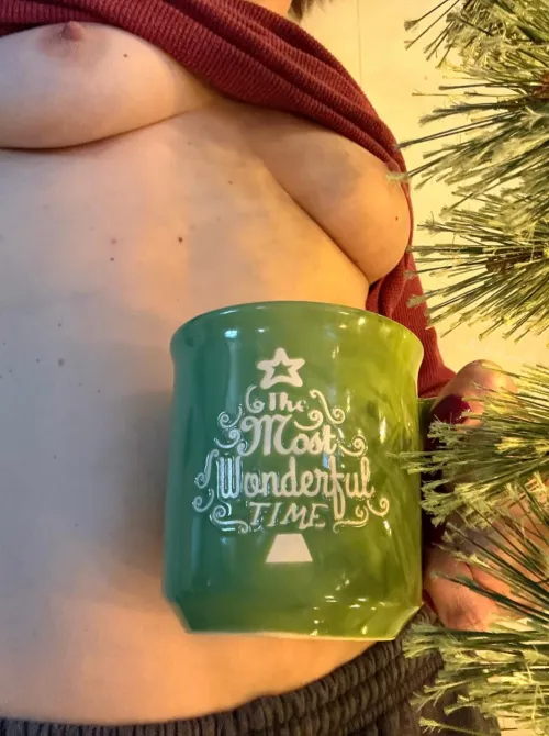 I’m not usually a Christmas person…but I’m kinda (f)eeling it this year. I mean I got a cup and everything so it must be serious 😆