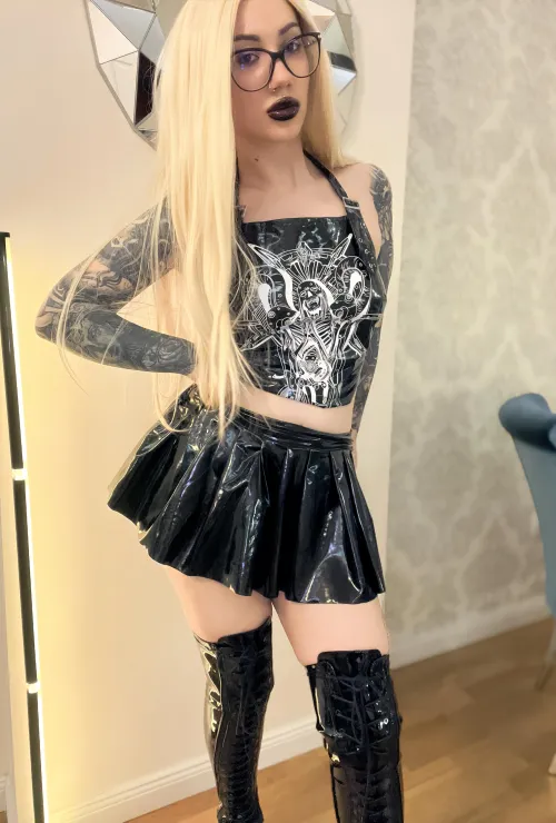 just a goth posting her outfit <3