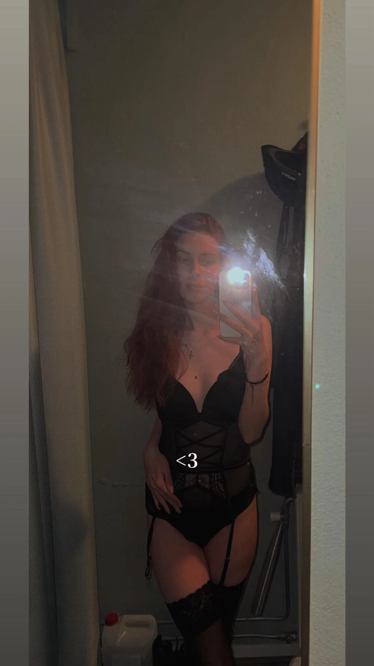 Pretty things deserve to be admired… and obeyed. Especially this pretty thing while wearing lingerie 😉✨