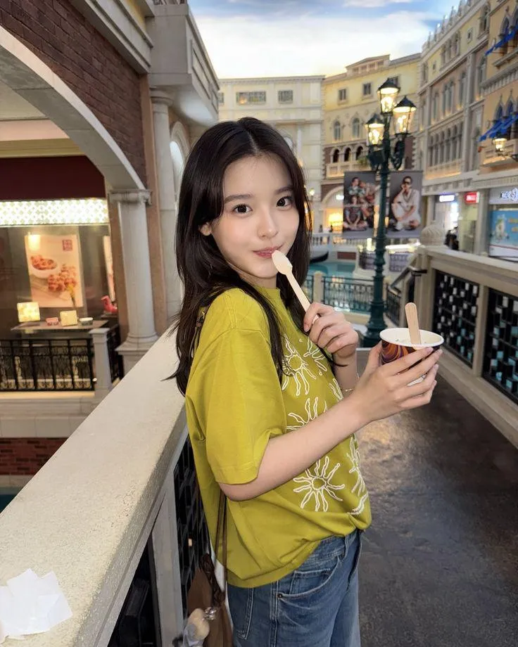 should i show my ass naked on here?