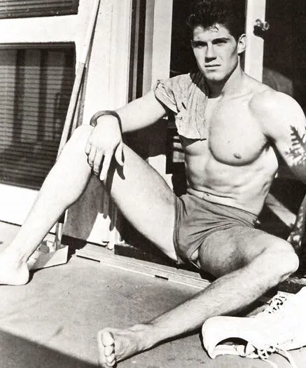 Vintage peeking 🫣