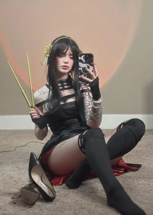 Yor Forger cosplay (by LeesiBB)